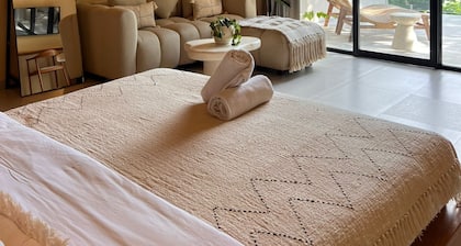 New Japandi Style Jungle Hideaway near Beach