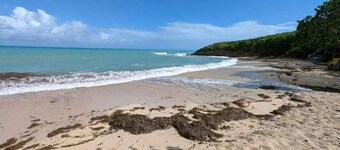 Peaceful 2-Bedroom Boat in Charming Christiansted Harbor for Your Island Getaway