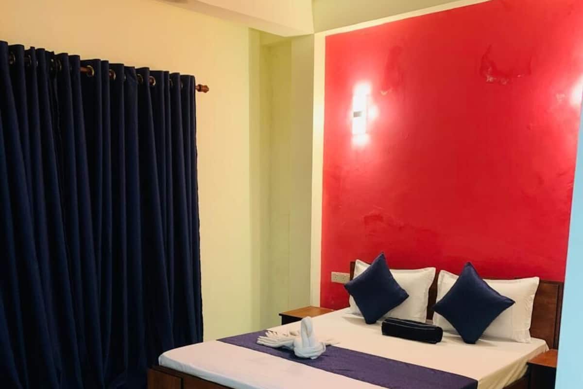 Classic-Doppelzimmer, Balkon, Stadtblick | Schreibtisch, kostenloses WLAN