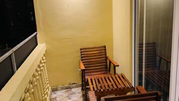 Kahden hengen classic-huone, parveke, kaupunkinäköala | Parveke