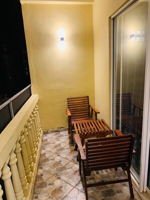 Klassieke tweepersoonskamer, balkon, uitzicht op stad | Balkon