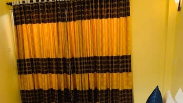 Kolmen hengen comfort-huone | Työpöytä, ilmainen Wi-Fi