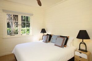 3 bedrooms, desk, iron/ironing board, free WiFi - 'THE COTTAGE' - Cosy 3 Bed renovated 1920's old Bowral Cottage with fireplace (Bowral)