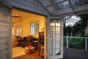 Terrace/patio - 'THE COTTAGE' - Cosy 3 Bed renovated 1920's old Bowral Cottage with fireplace (Bowral)