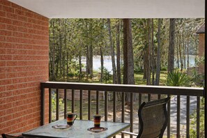 Outdoor dining - 80m to the sand Sunshine Bay Retreat, Bateman’s Bay (Sunshine Bay)