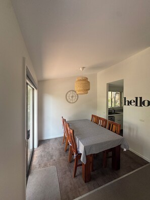 Dining - 80m to the sand Sunshine Bay Retreat, Bateman’s Bay (Sunshine Bay)