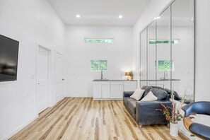 智能电视、壁炉、电子游戏、立体声音响