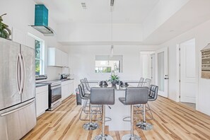 微波炉、烤箱、炉灶、洗碗机