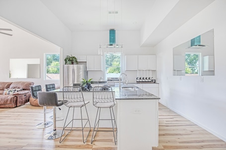 Microwave, oven, stovetop, dishwasher. Luxury 10 Room Home with Huge Rooftop In ATL near Zoo,Aquarium,Stadium, and more