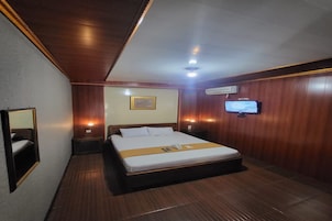 Quarto casal luxo | Wi-Fi de cortesia, roupa de cama
