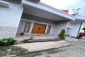 Exterior detail - OYO 95110 Eksklusif Gueshouse Syariah (Kauman)