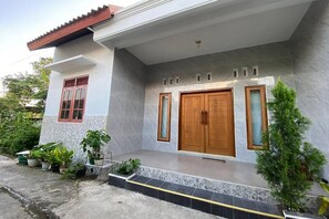 Exterior detail - OYO 95110 Eksklusif Gueshouse Syariah (Kauman)
