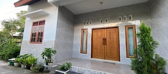OYO 95110 Eksklusif Gueshouse Syariah