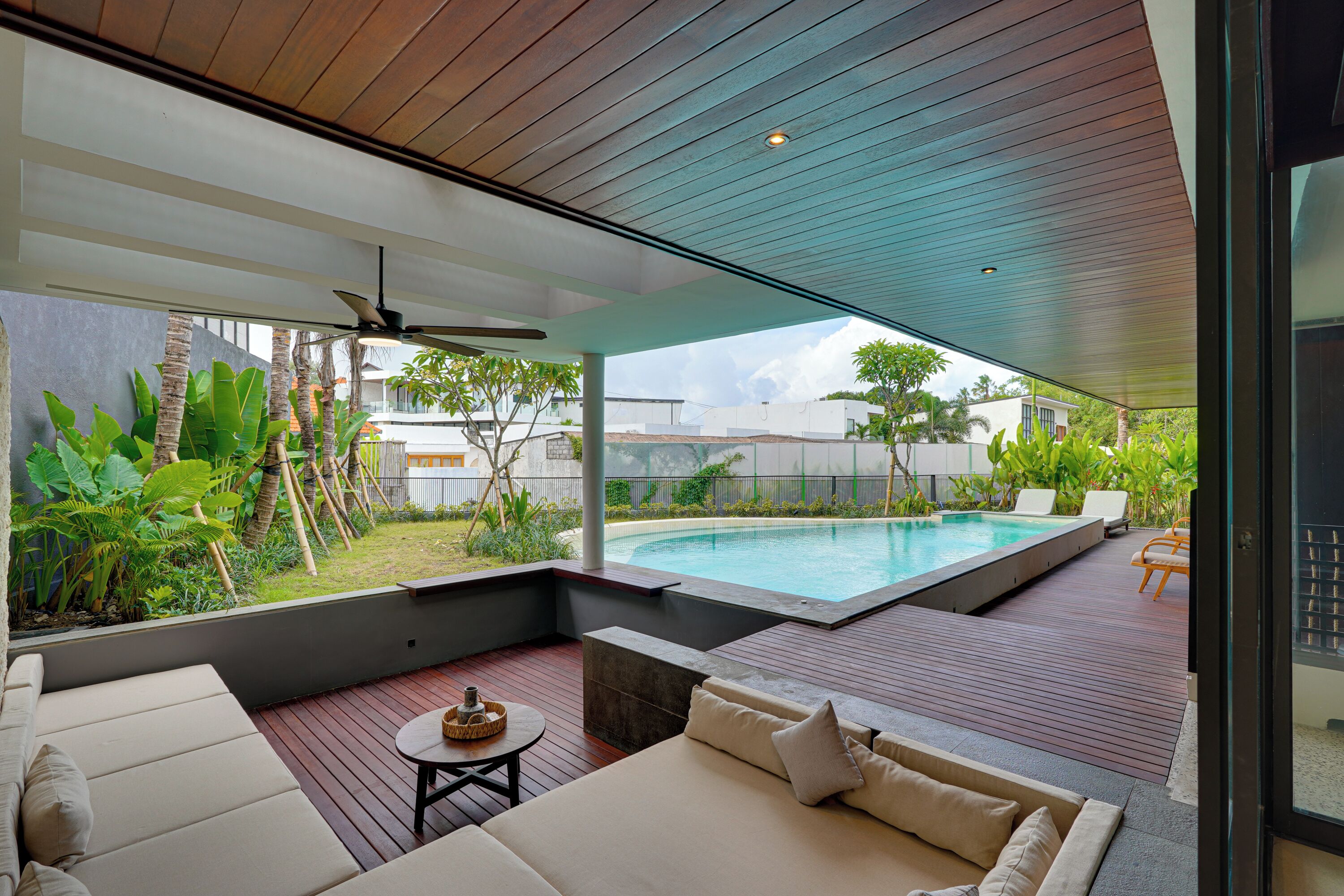 Villa, balkon, uitzicht op zwembad | Uitzicht vanuit de kamer