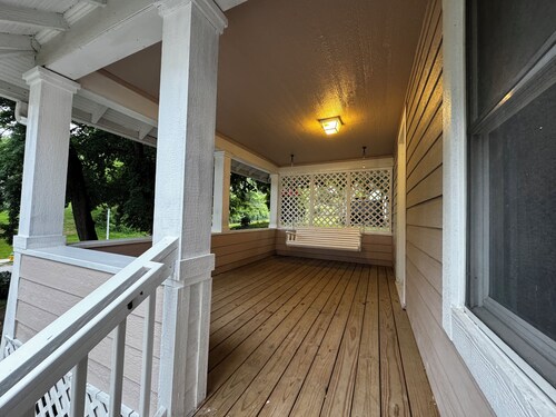 Historic Omaha Home overlooks Park. 3BR. Free Parking. 2.7 miles to Schwab Field