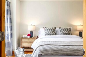 3 bedrooms, desk, iron/ironing board, travel cot - Park City Luxury Free Ski Waxes, Ski Tunes, and discounts on Rentals and Activities in town! (Park City)