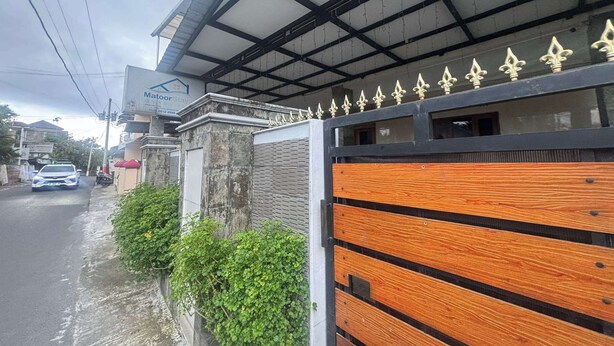 A gated property with a sign for Matoro Stay, a gated entrance, and a street view. - OYO 95075 Matoorstay Syariah (Pogung Lor)