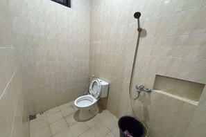 Ducha, toallas, jabón, shampoo