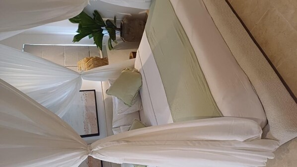 Tallelokero huoneessa, silitysrauta/-lauta, ilmainen Wi-Fi