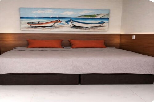 Suite with gourmet area and Private Green Space