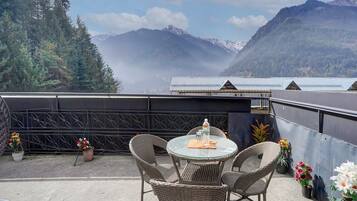 House | Tempat makan luar