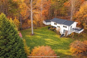 Exterior - balck bear retreat Modern home w/ Pool Table & BBQ Balcony, Near Helen (Blairsville)