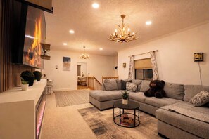 Smart TV y chimenea 