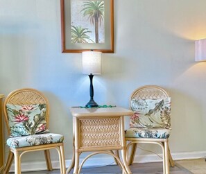 Interior - Island-Inspired Cozy Retreat - Free WIFI (Honolulu)