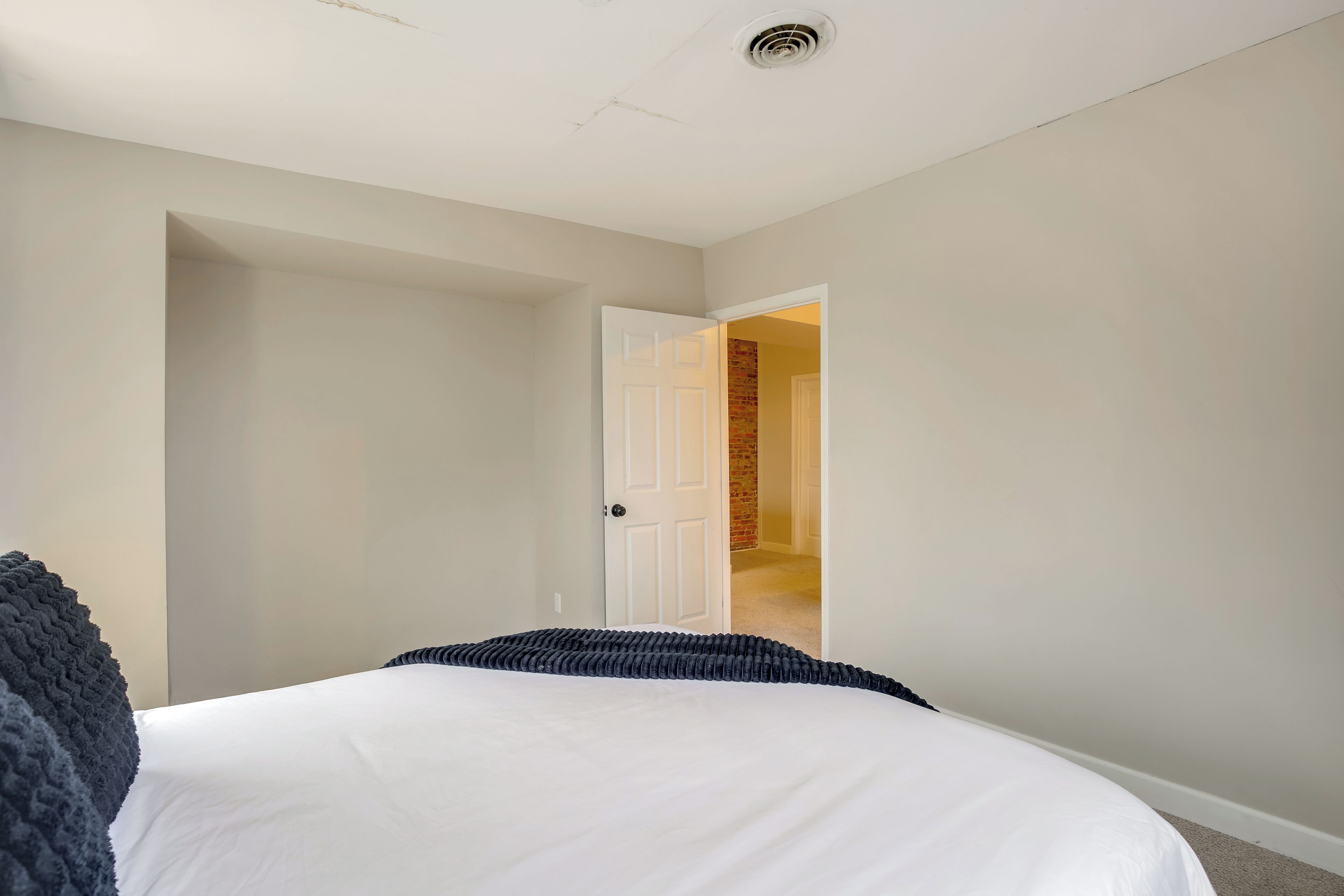 Tabla de planchar con plancha, Internet, ropa de cama