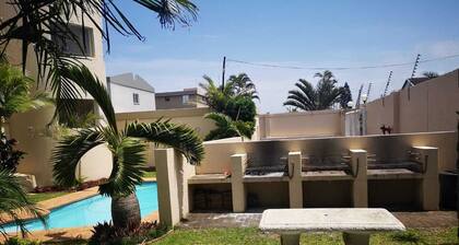 Spacious 3-bedroom apartment in perfect Uvongo with AC