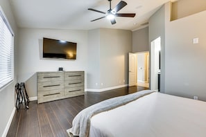 4 bedrooms, desk, Internet, bed sheets - Swim, Golf, Grill & Chill! Surprise Group Getaway (Surprise)