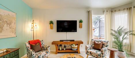 TV, fireplace, table tennis, books