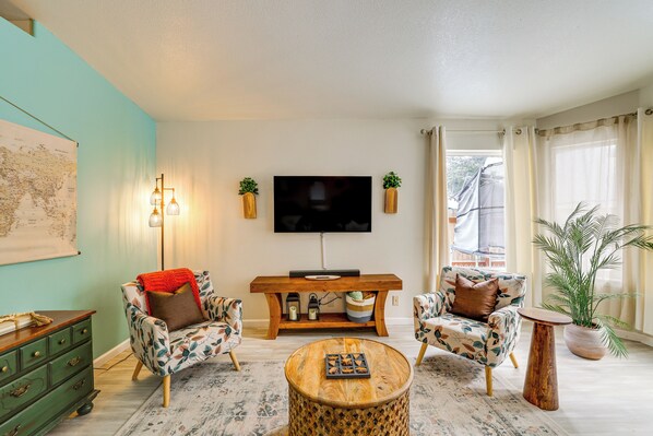 TV, fireplace, ping pong, books - Family Home w/ Game Room, 1 Mi to Lake Cascade! (Cascade)