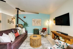 TV, fireplace, ping pong, books - Family Home w/ Game Room, 1 Mi to Lake Cascade! (Cascade)