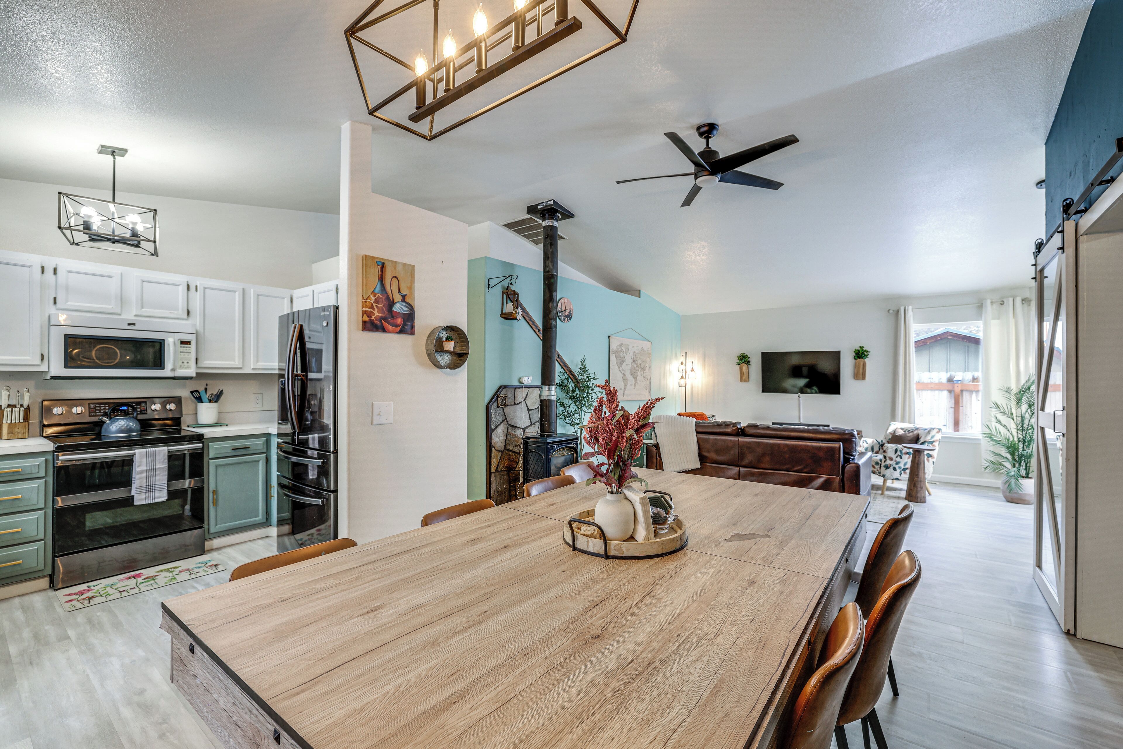 Fridge, microwave, stovetop, dishwasher