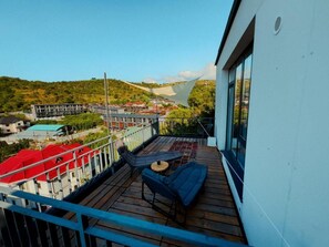 Comfort tweepersoonskamer, balkon | Terrein van de accommodatie