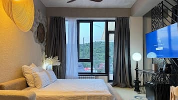 Comfort Double Room, Balcony | Blackout drapes, soundproofing, iron/ironing board, free WiFi