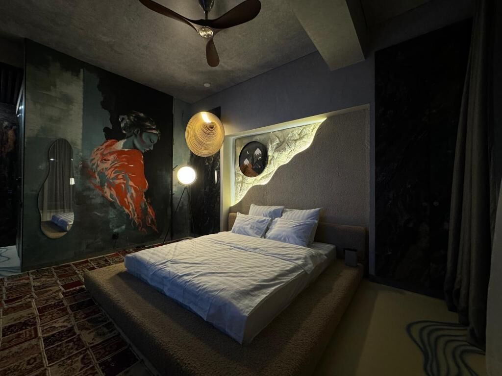 Blackout curtains, soundproofing, iron/ironing board, free WiFi