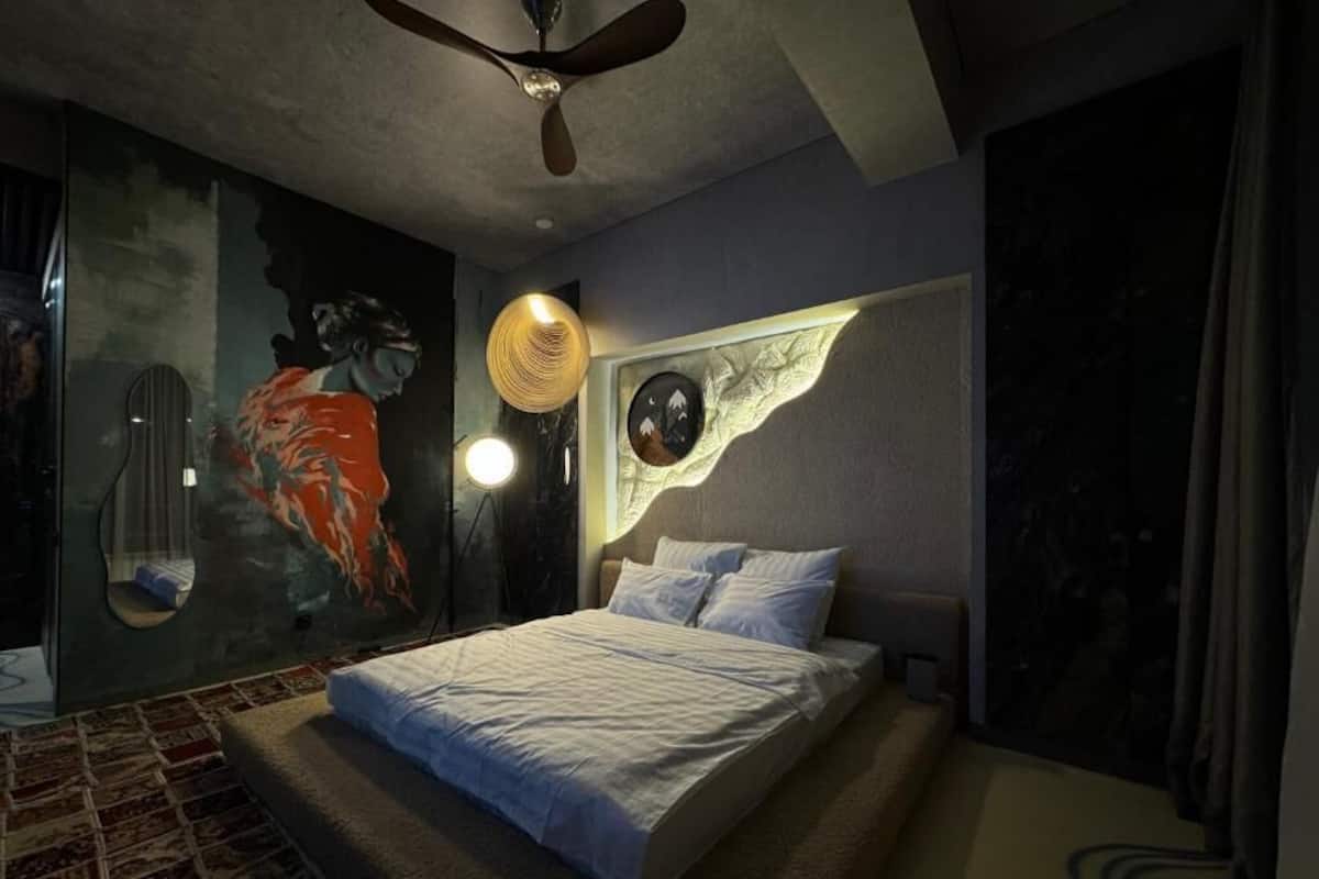 Blackout curtains, soundproofing, iron/ironing board, free WiFi