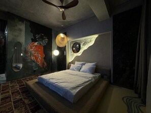 Verduisterende gordijnen, geluiddichte muren