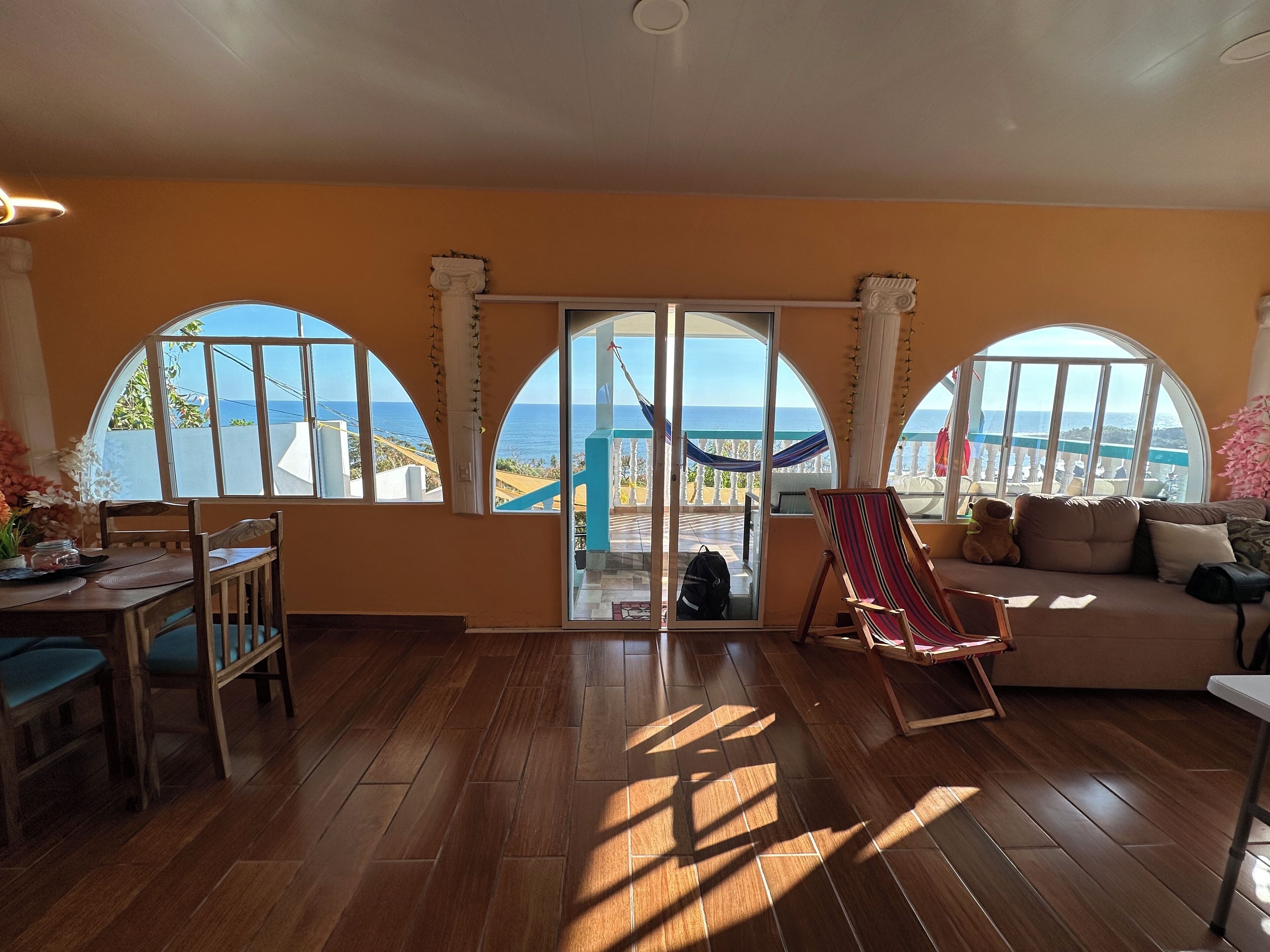 Smart TV, music library, video library, stereo