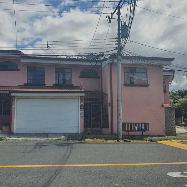 Shared Dormitory, 1 Bedroom | Exterior - Room-rooms For Rent, Roommates, Or As B& (Ulloa)