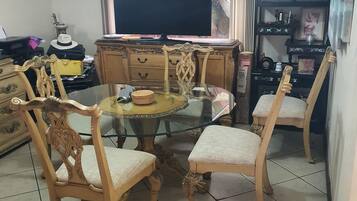 Shared Dormitory, 1 Bedroom | Dining room