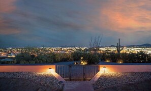 Property grounds - Modern Spanish Colonial home Pool & Hot tub (Tucson)