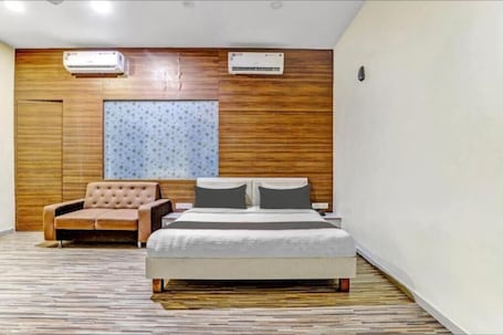 Deluxe Double Room | Free WiFi. Utsav Galaxy Rooms and Banquet