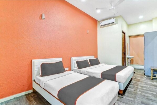 Deluxe Double Room - Utsav Galaxy Rooms and Banquet (Surat)