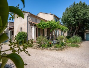 Apartment | Exterior - Exceptional Villa Near the Alpilles (Graveson)