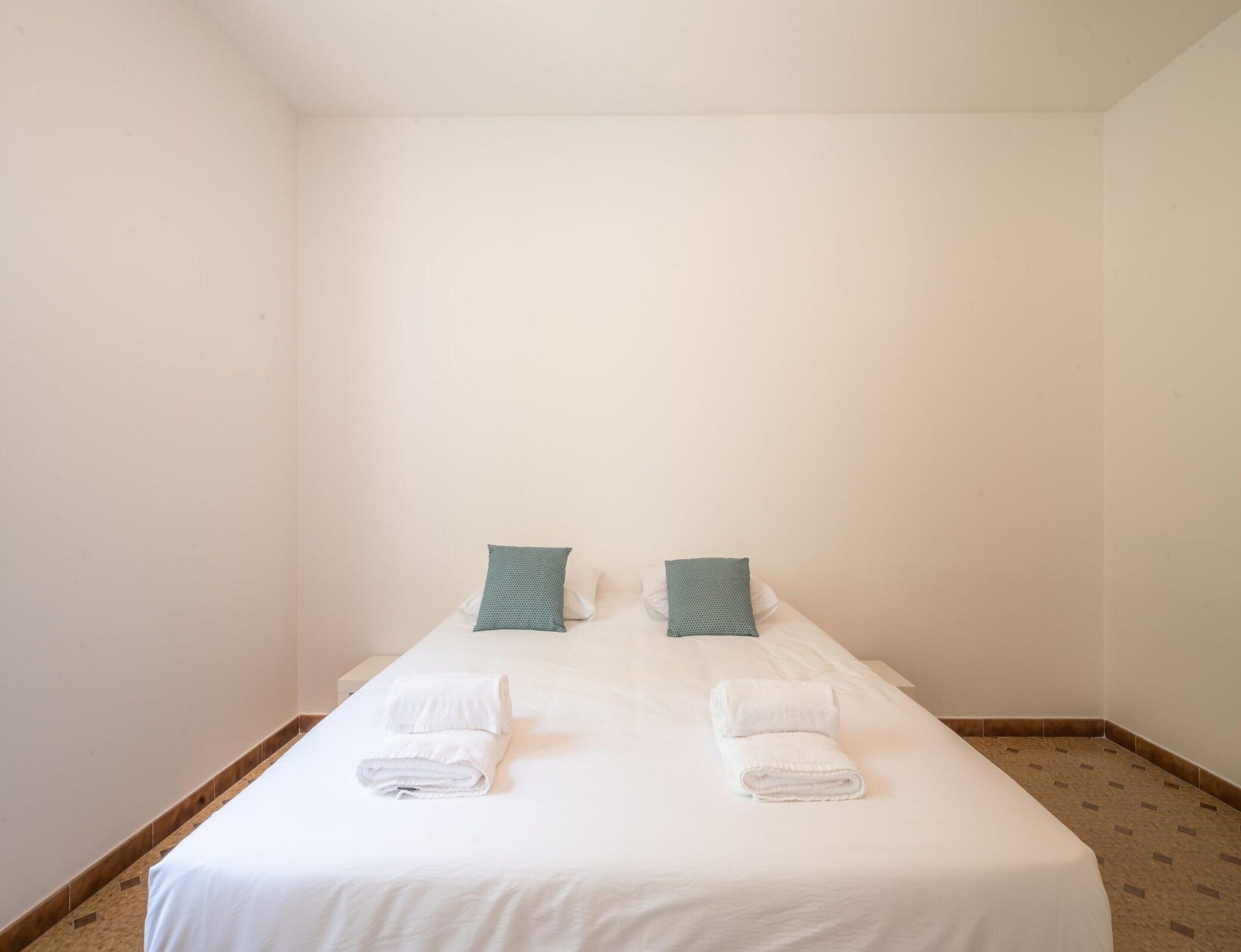 Apartment | 4 bedrooms, iron/ironing board, bed sheets