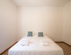 Apartment | 4 bedrooms, iron/ironing board, bed sheets - Exceptional Villa Near the Alpilles (Graveson)