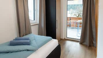 8 bedrooms, WiFi, bed sheets